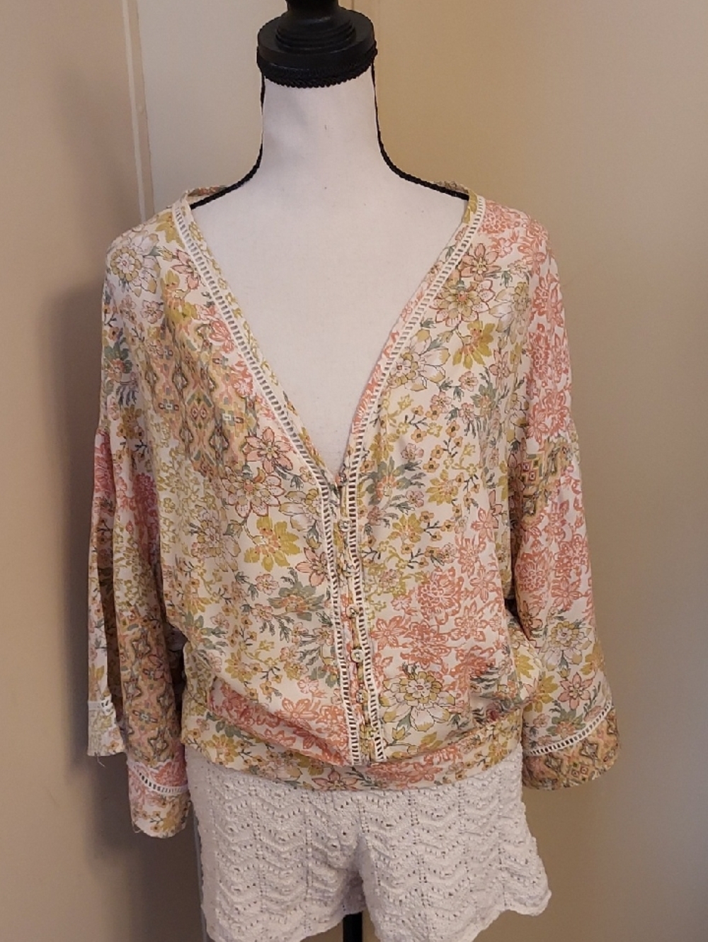 lovestitch Coral Floral Lightweight Blouse - Picture 1 of 7